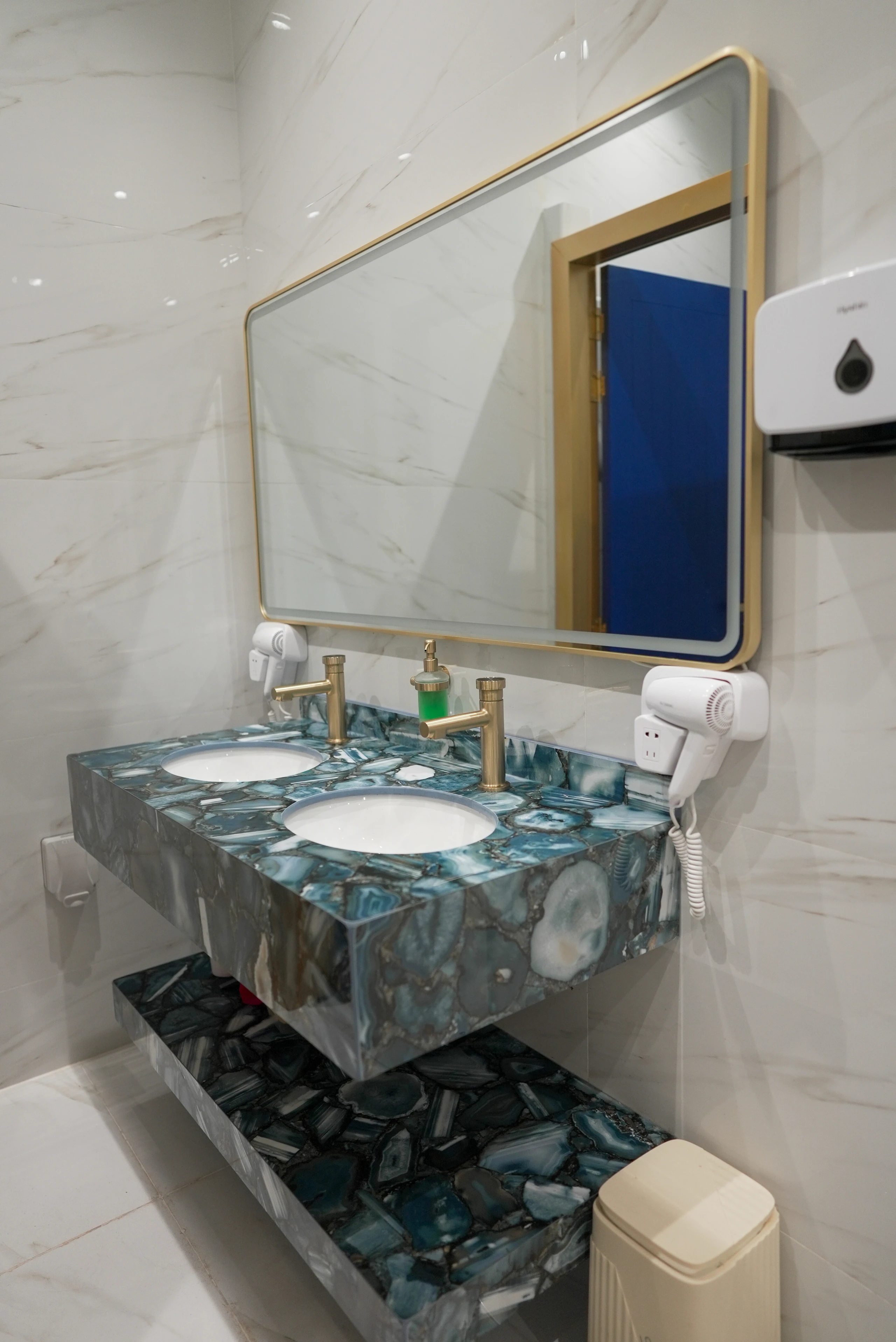 Changing room basins and hair dryer